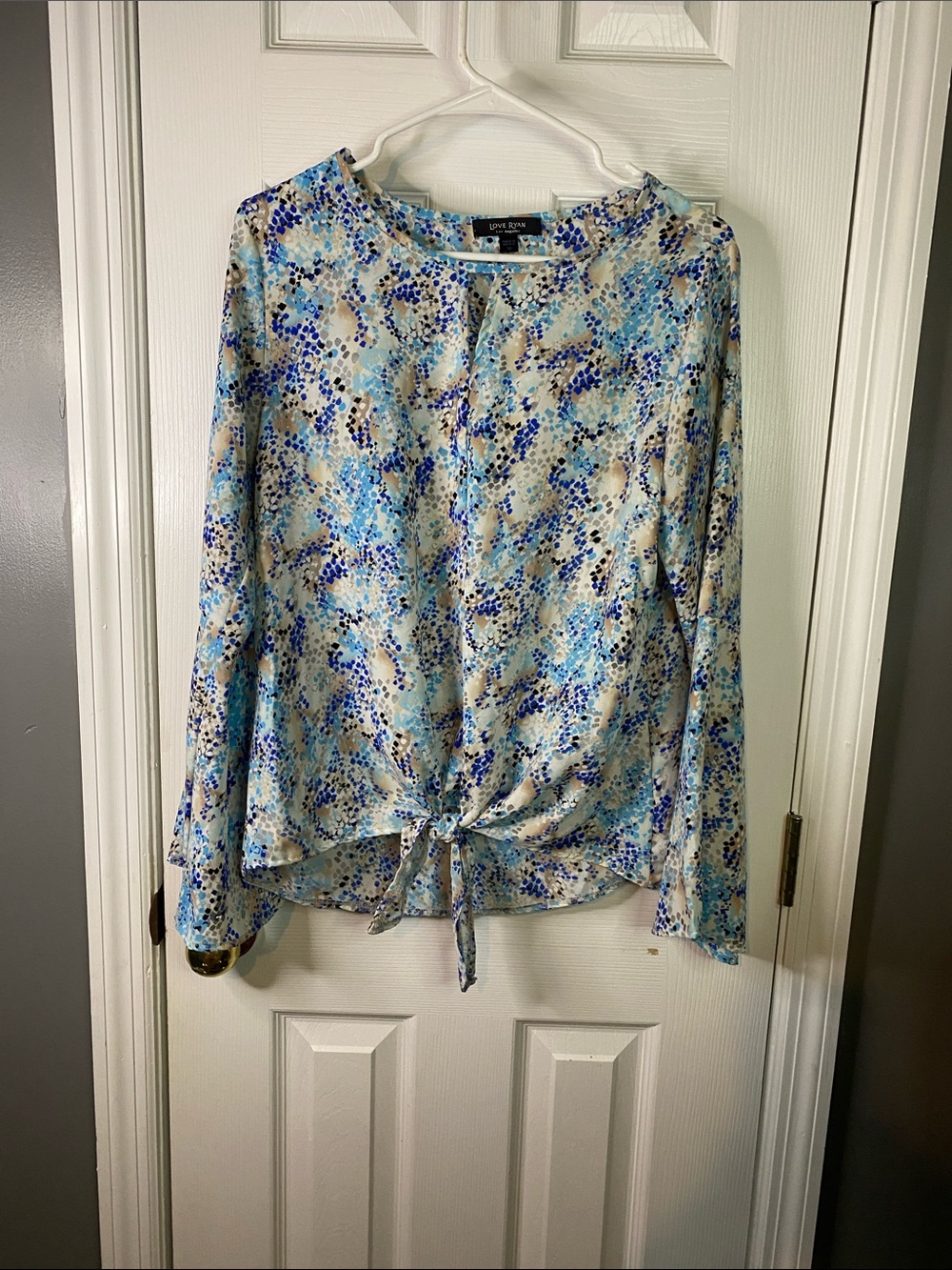Love Ryan Light Blue Floral Tie-Hem Long Sleeve Blouse Size Medium.
